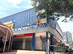 Broadway Cinema (D20), Retail #566797211